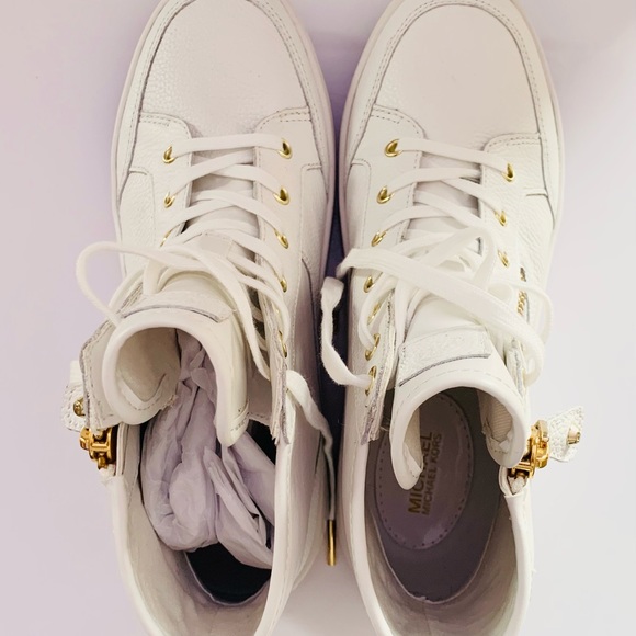 MICHAEL MICHAEL KORS
Shea Logo and Leather High Top Sneaker - Picture 2 of 4